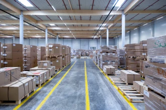 Halle innen in Nutzung