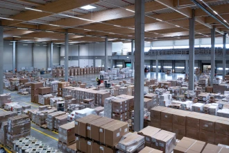 Halle innen in Nutzung