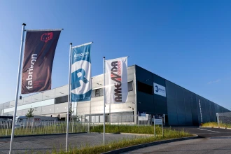 Halle mit Fahnen Nutzer